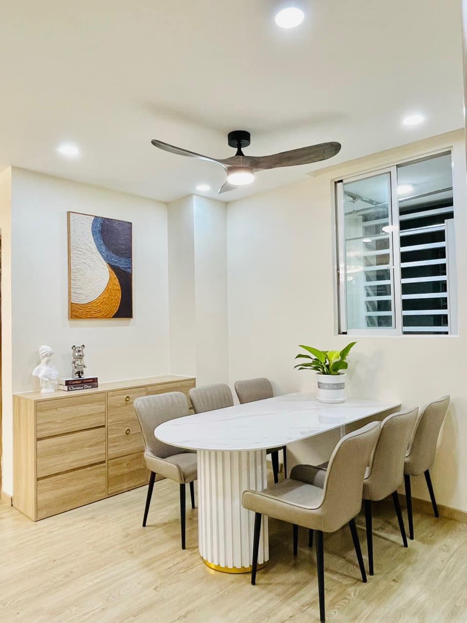 bàn ăn nhập khẩu cao cấp NHƯ Ý FUNI