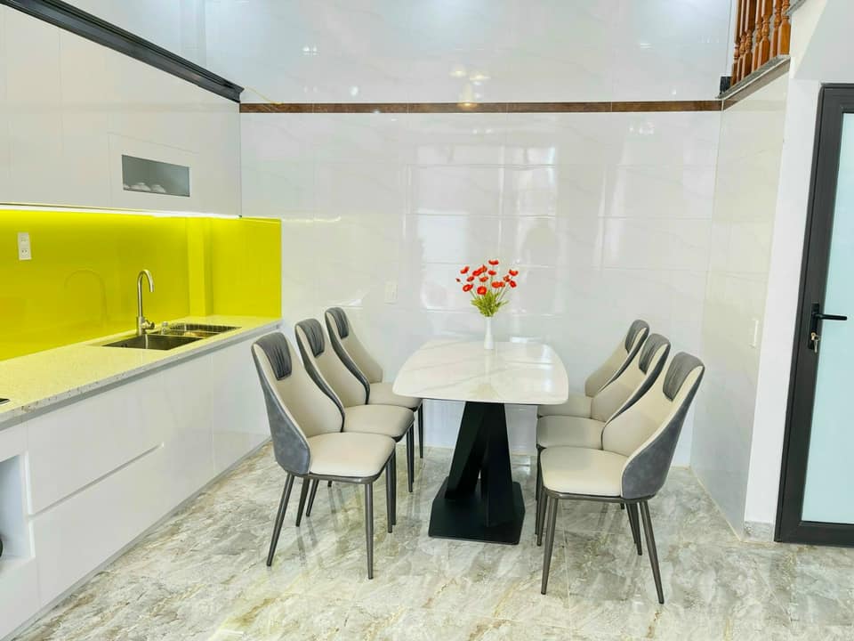 bàn ăn nhập khẩu cao cấp NHƯ Ý FUNI