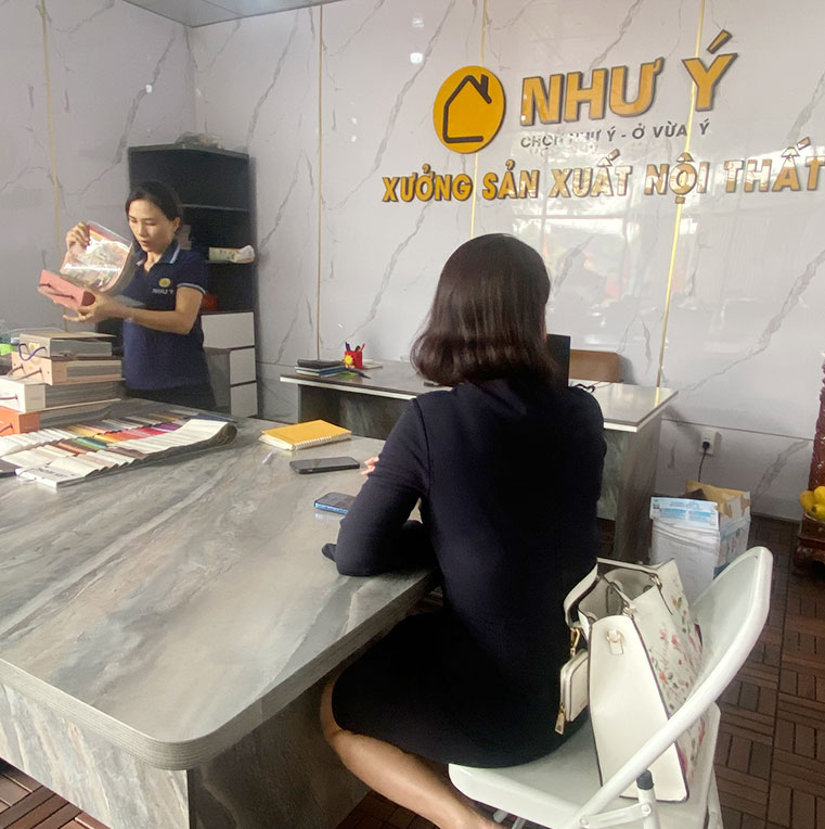 Chị Thi ghé Như Ý Funi – Chốt ngay mẫu giường bọc nệm nhung sang trọng